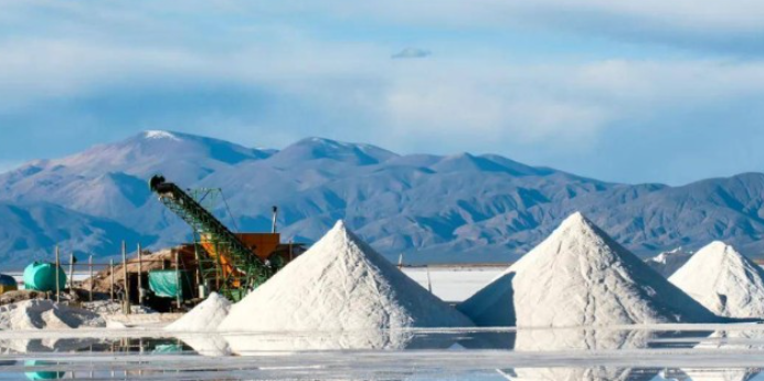 China’s Lithium Sector Split: Giants Rebound, Others Remain in Losses